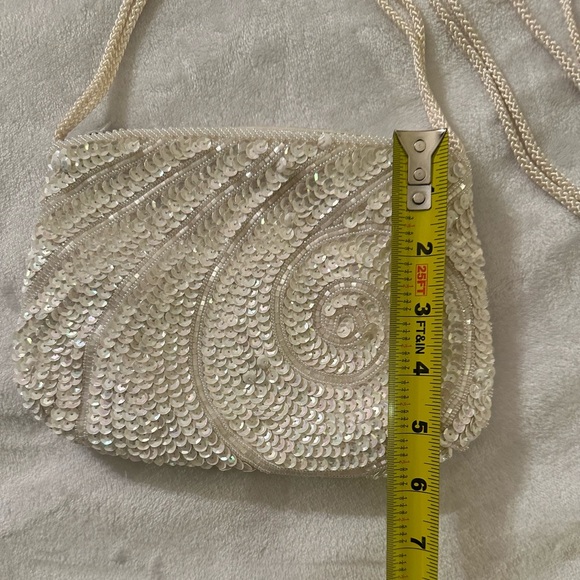 La Regale white sequin crossbody evening bag. - Picture 5 of 5